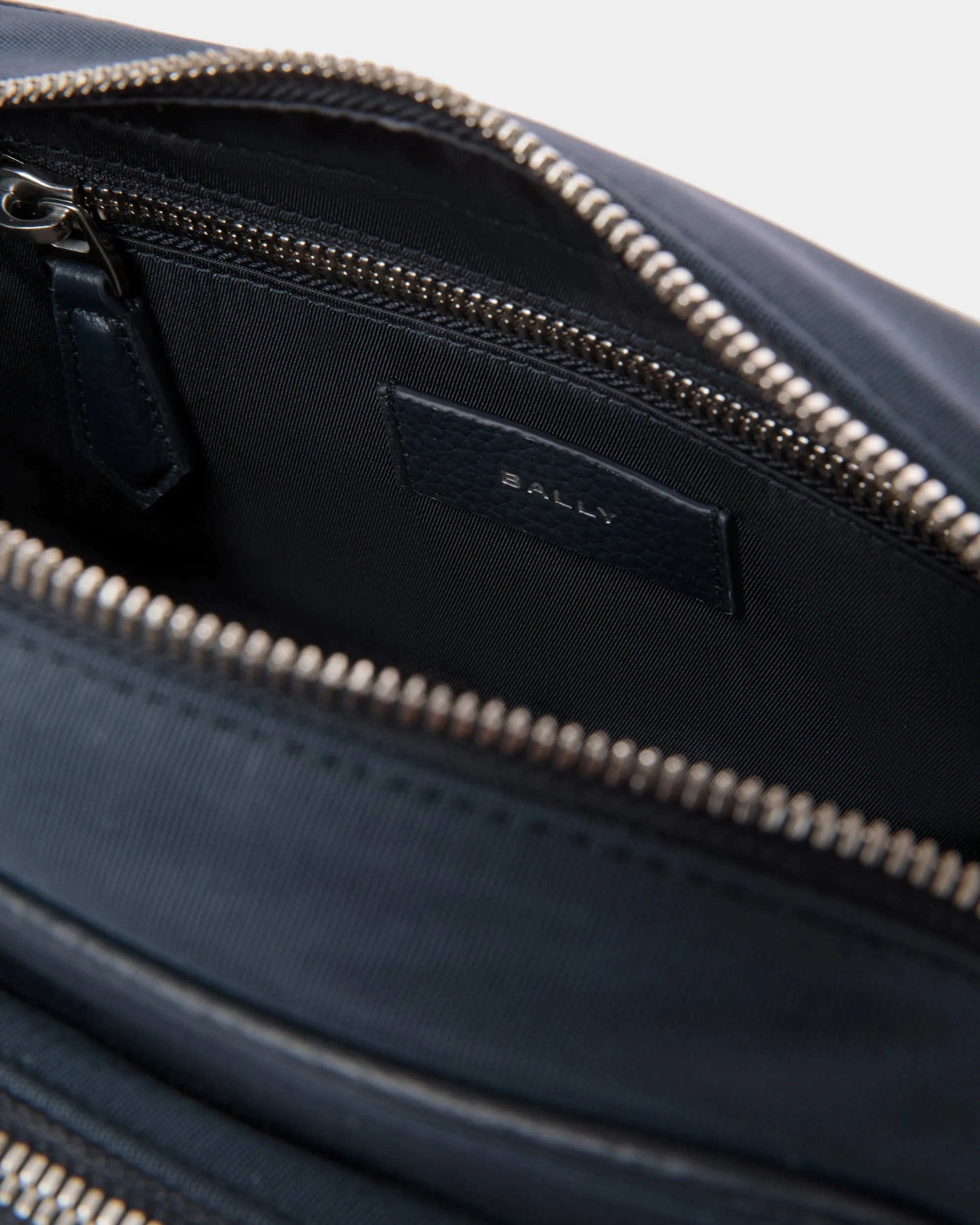Code Cross EW - Cross Body