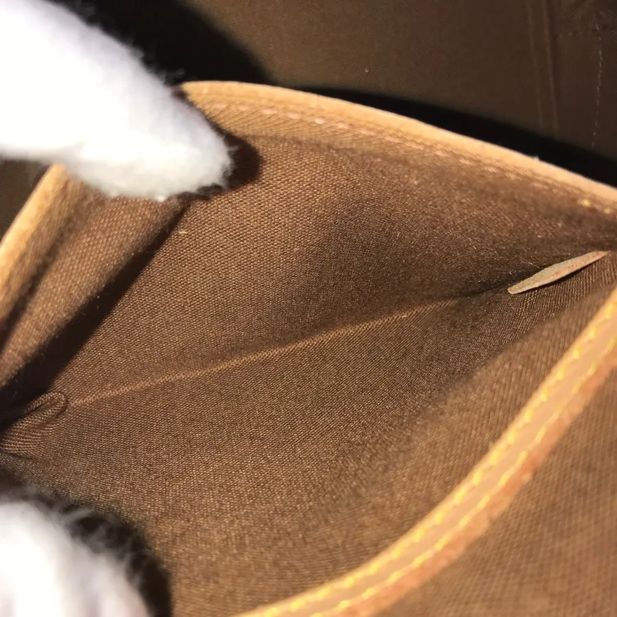 LOUIS VUITTON Handbag