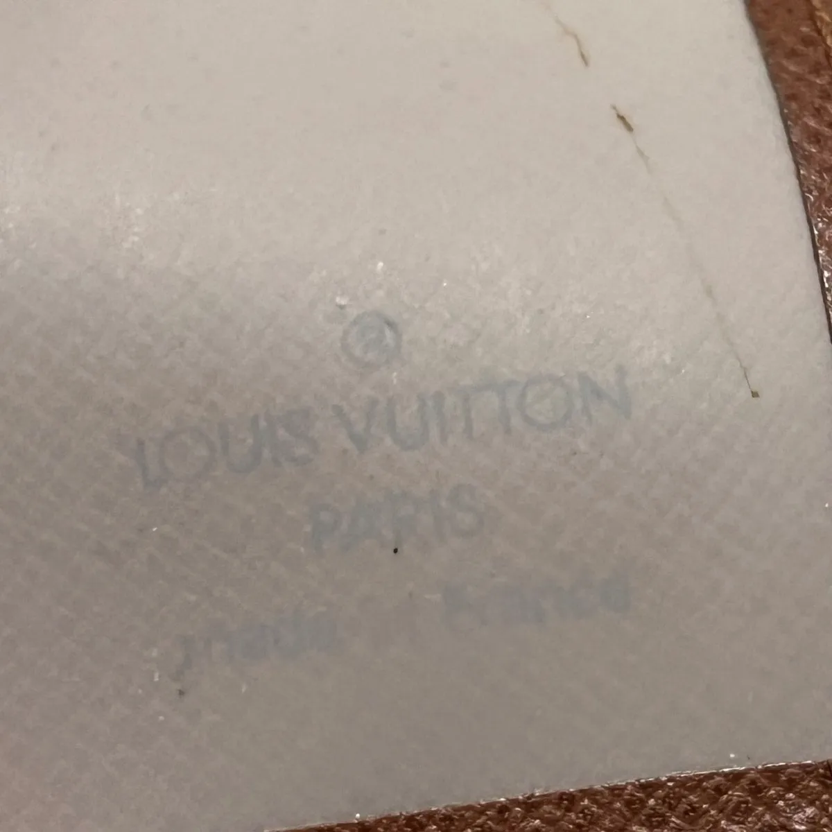 Louis Vuitton  Leather Wallet  ()