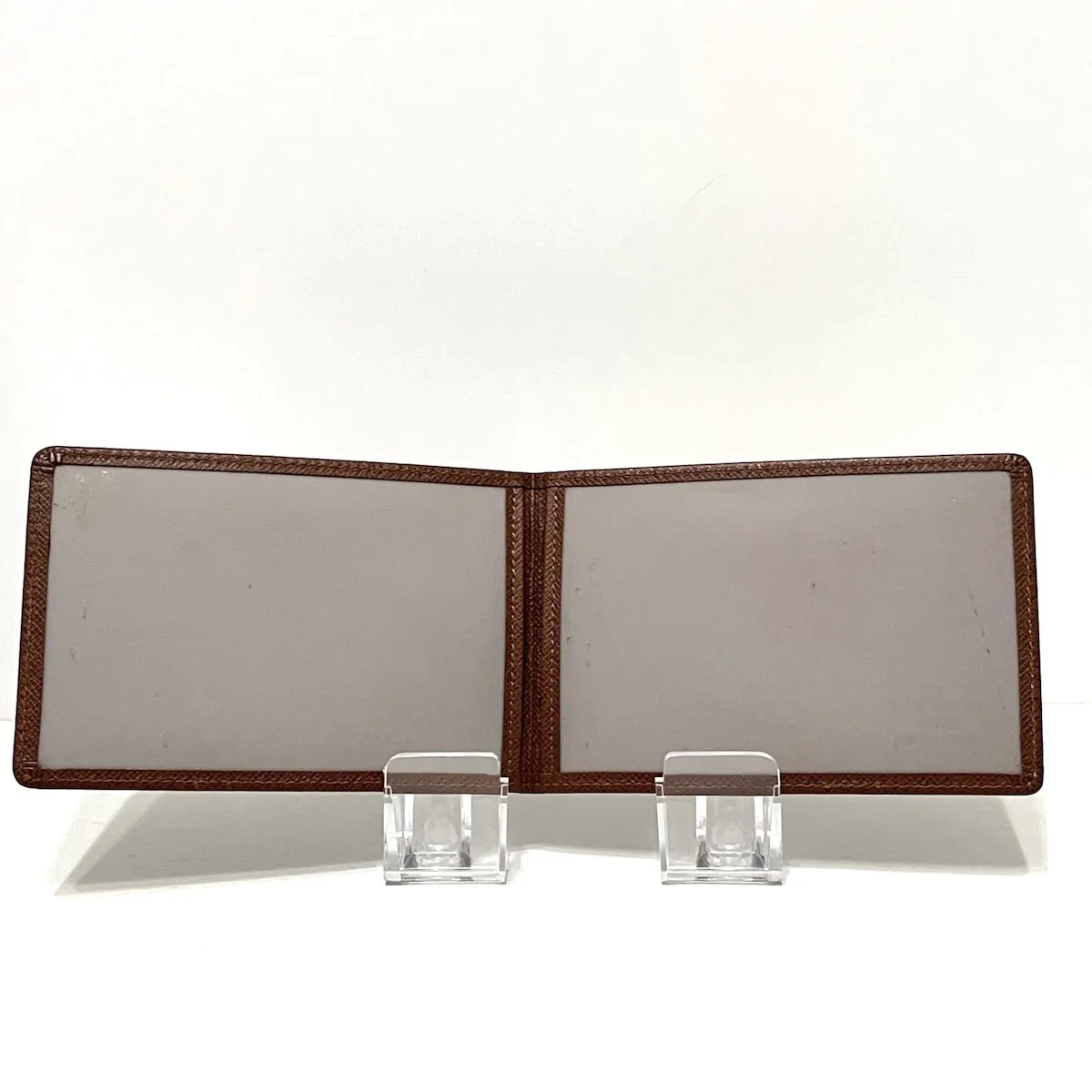 Louis Vuitton  Leather Wallet  ()