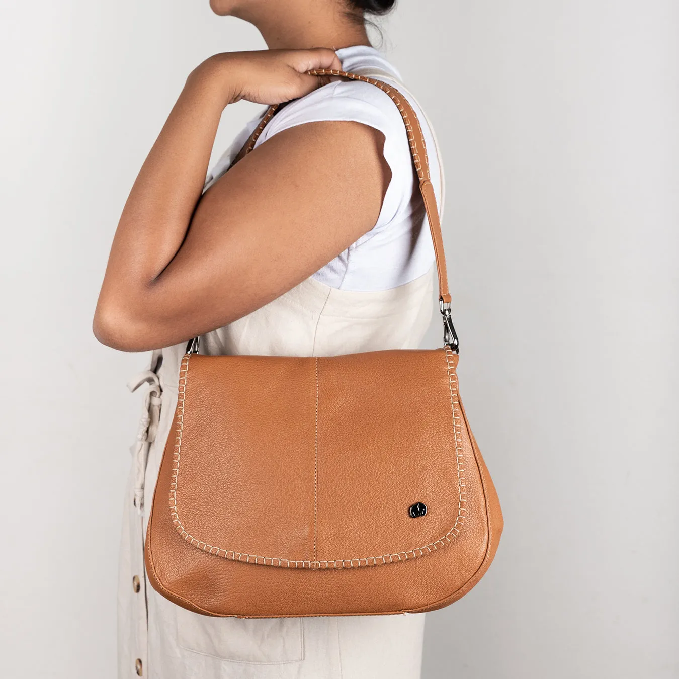 Nembeko : Ladies Leather Crossbody Handbag in Oak Cayak