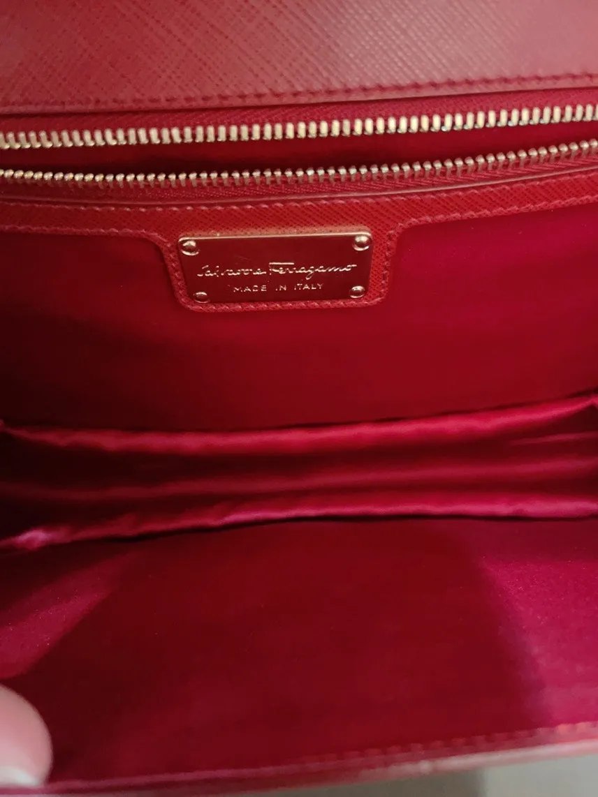 Responsive Ferragamo Bow Preloved Bag Red Leather Global express Crossbody Vara