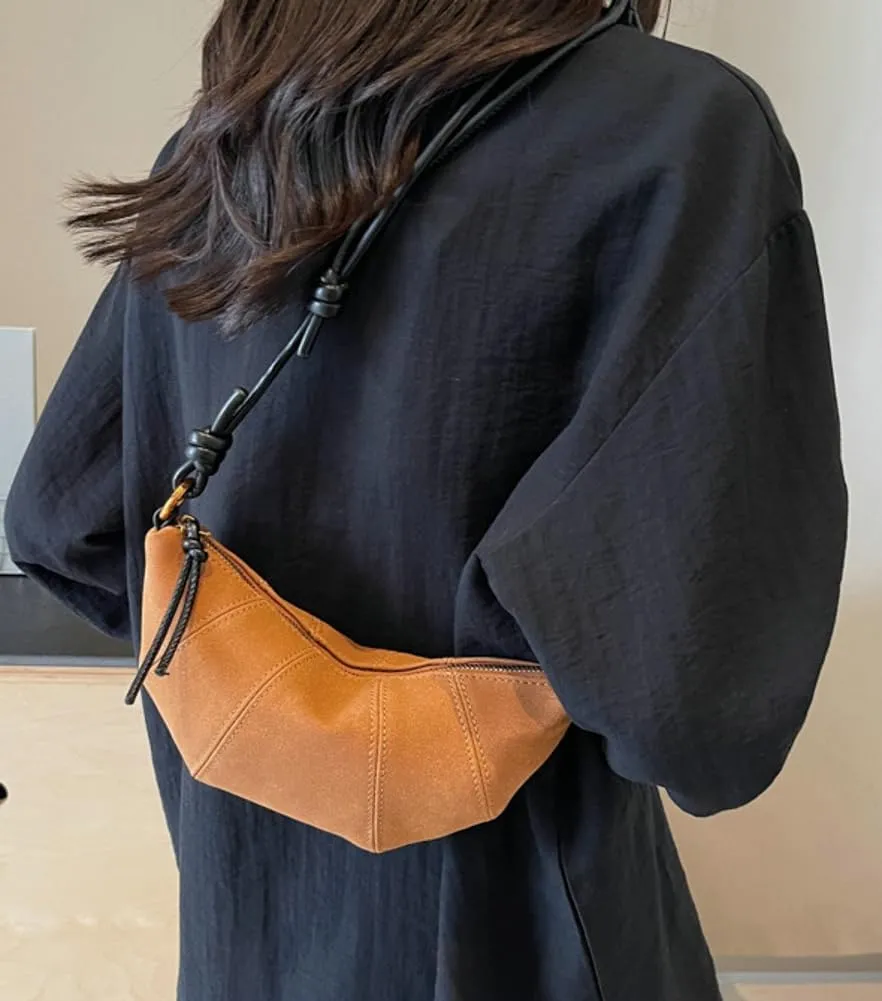 Retro Suede Handbag for Women Crescent Crossbody Bag Small Suede Shoulder Purse Dumpling Bag Half Moon Bag Fall