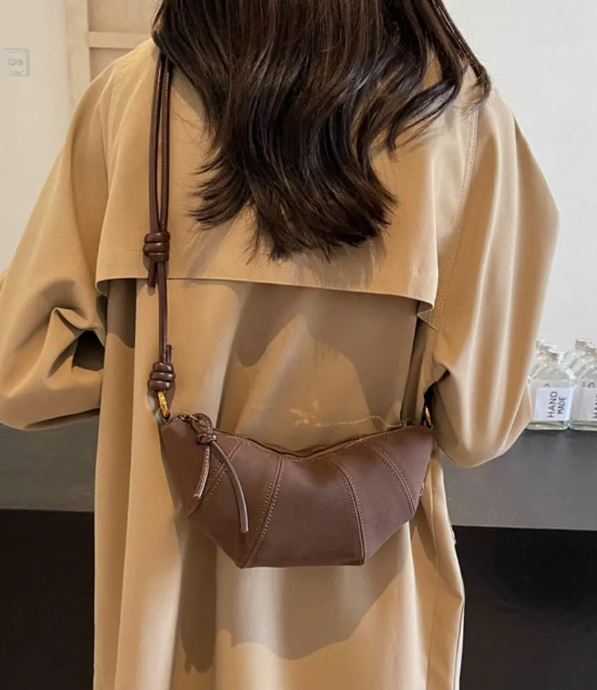 Retro Suede Handbag for Women Crescent Crossbody Bag Small Suede Shoulder Purse Dumpling Bag Half Moon Bag Fall