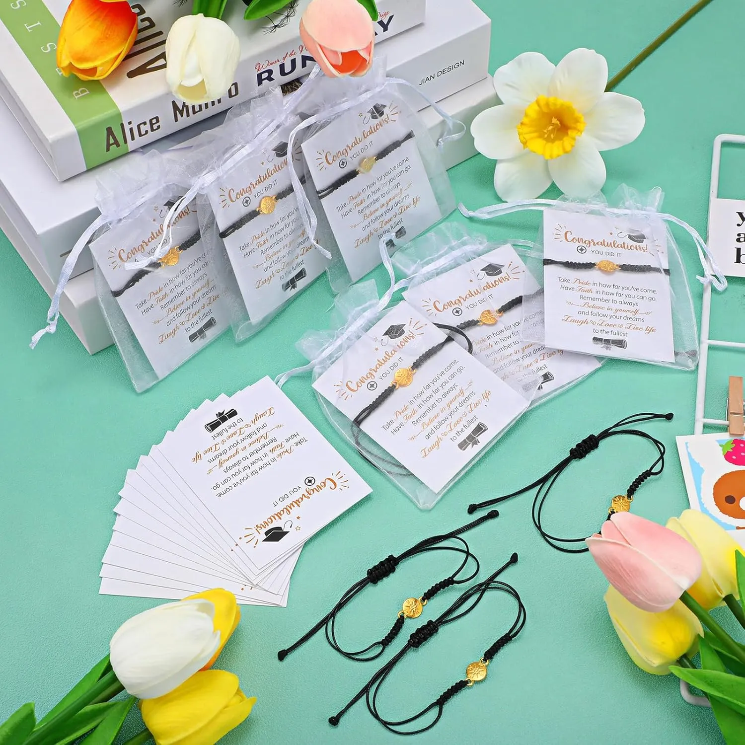 Sureio 60 Pcs 2025 Graduation Bracelet Set 20 Compass Bracelets 20 Graduation Cards 20 Bags Senior Night Gifts