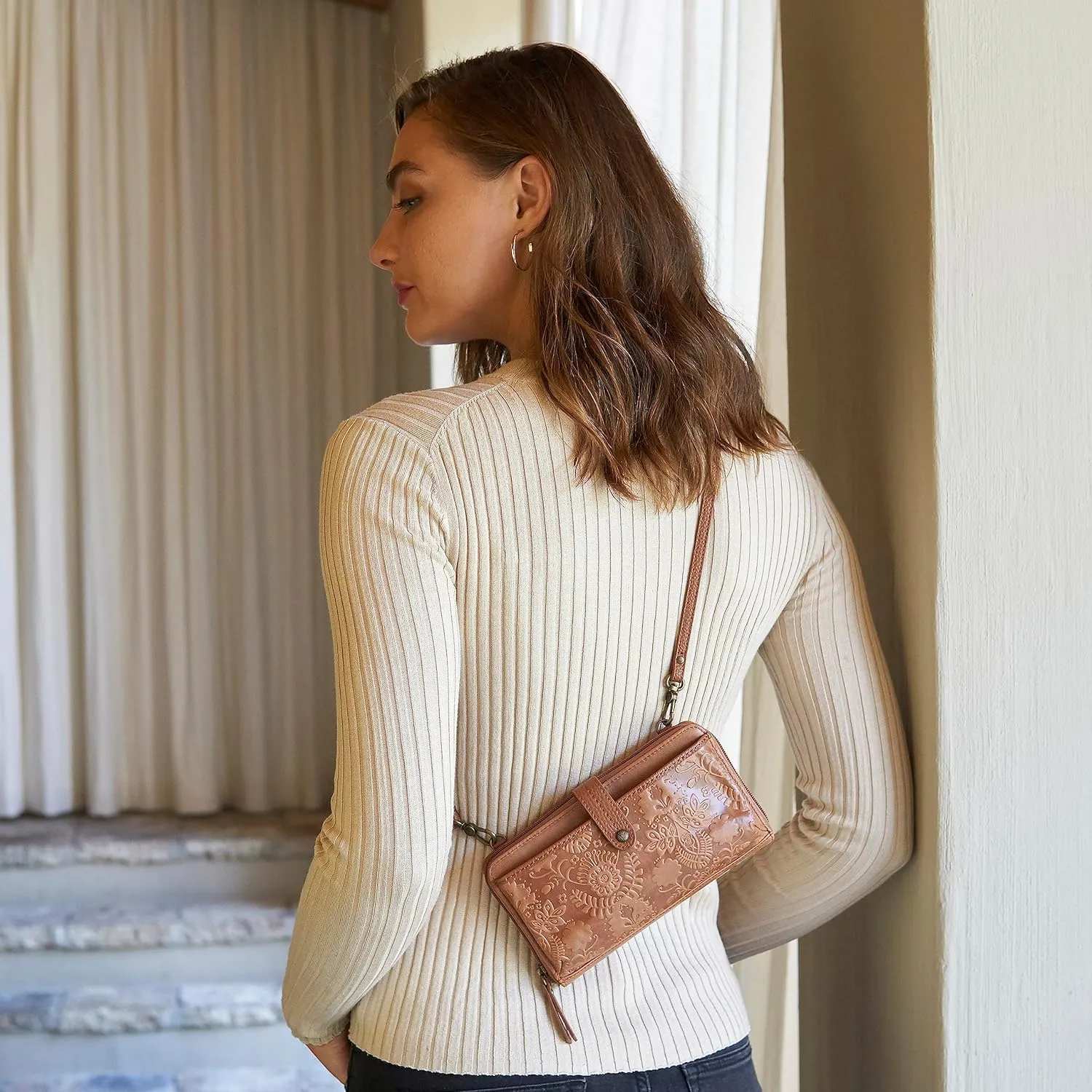 The Sak Iris Smartphone Crossbody Purse - Women's Cellphone Bag & Wallet For Everyday - Convertible Wristlet With Zipper