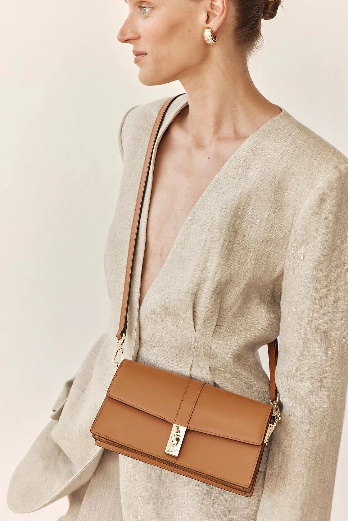 Vestirsi Claudia East West Camel Leather