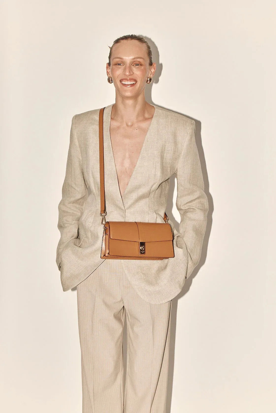 Vestirsi Claudia East West Camel Leather