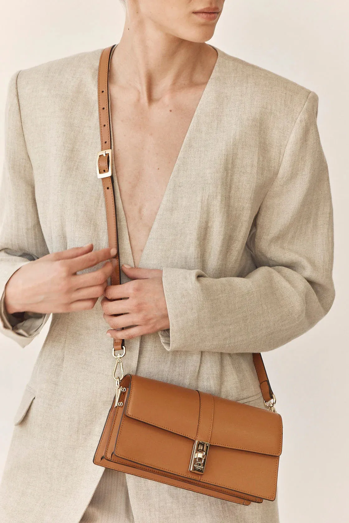 Vestirsi Claudia East West Camel Leather